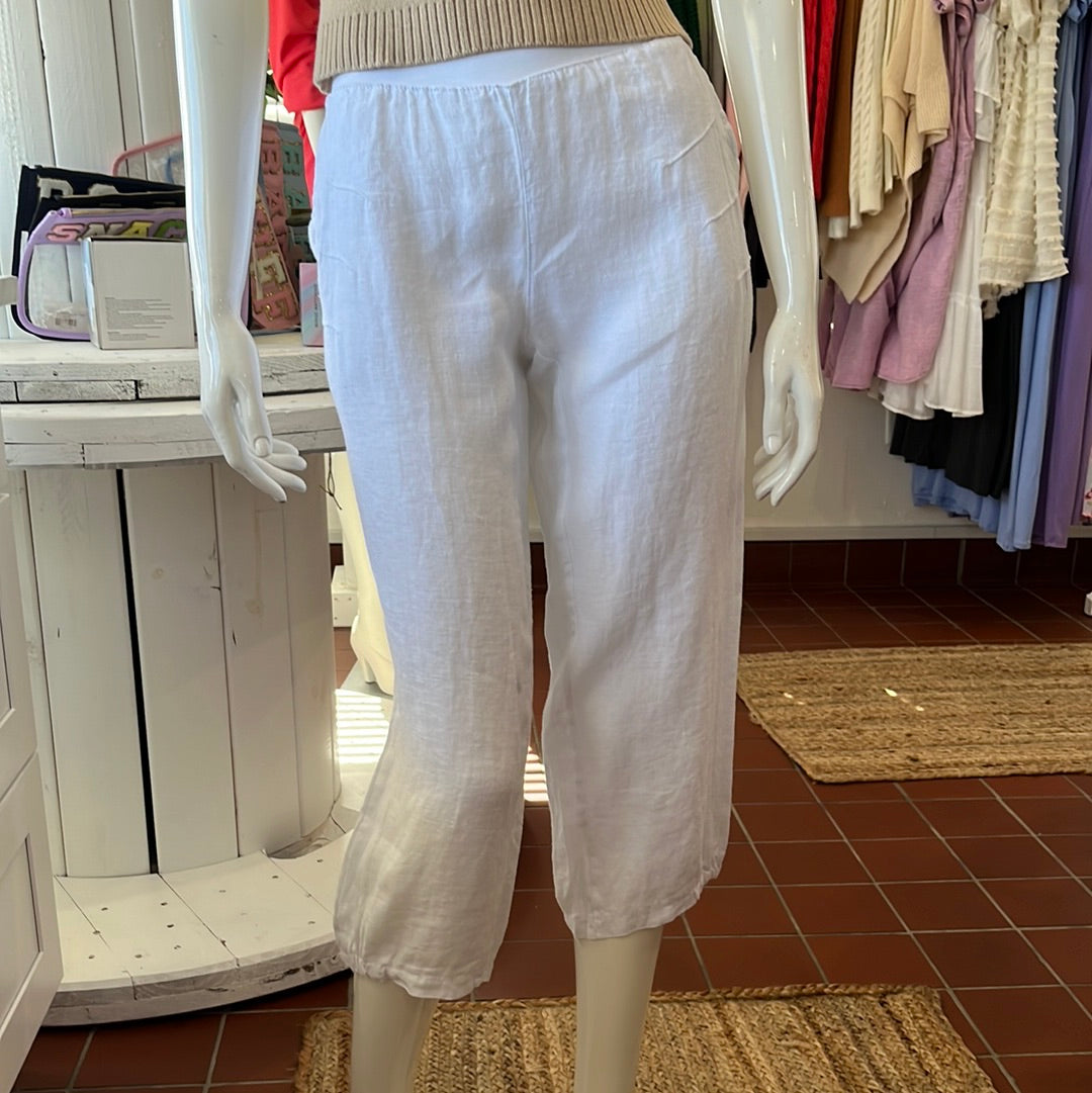 Solid Linen Capris by Splendid Iris Threads available in sizes Small through XL. 100% Linen. Available in Black or White. Inseam: 21" Rise: 10.5"